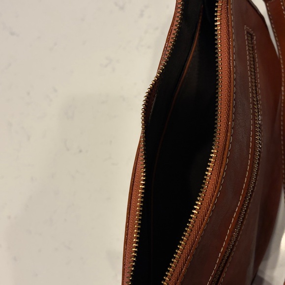 Elegant Brown Leather Crossbody Bag - Picture 3 of 3